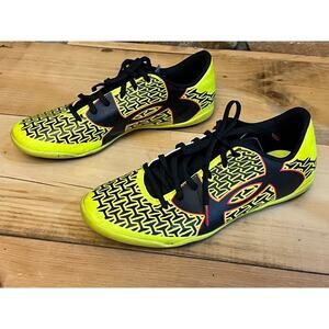 Under Armour Bright Neon Yellow/black Cleats Youth Boys. Size 5.5 athletic.